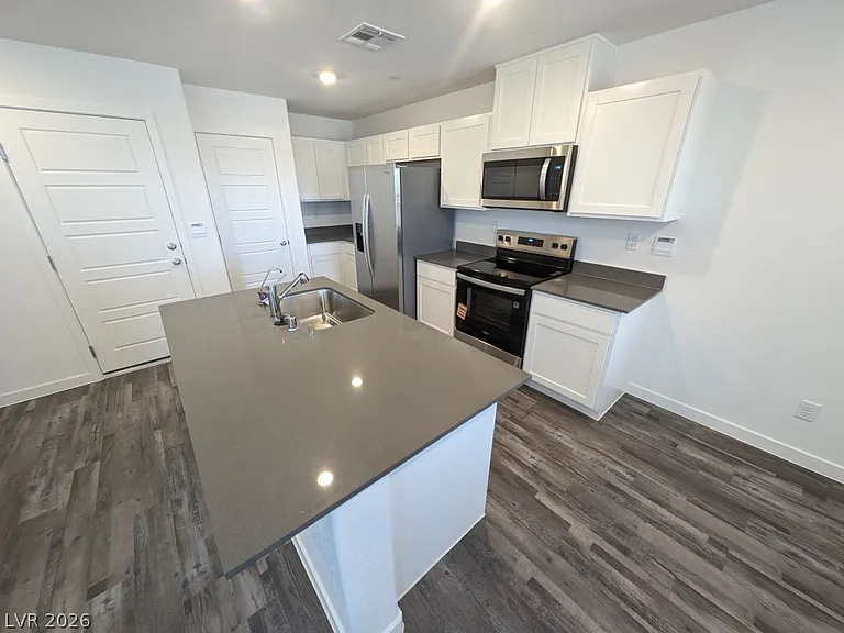 484 Golden Myna Ave — Photo 10