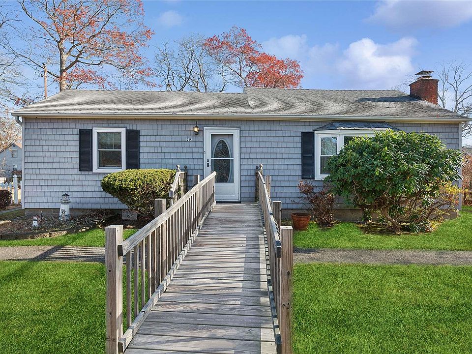 1st image of 215 Dahlia Drive