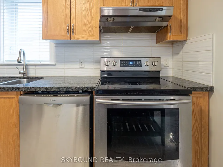 1343 Islington Ave — Photo 6