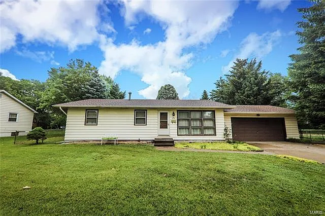 2509 Hemlock Ave photo 1