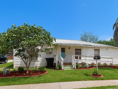 111 Fernandez, Devine, TX, 78016