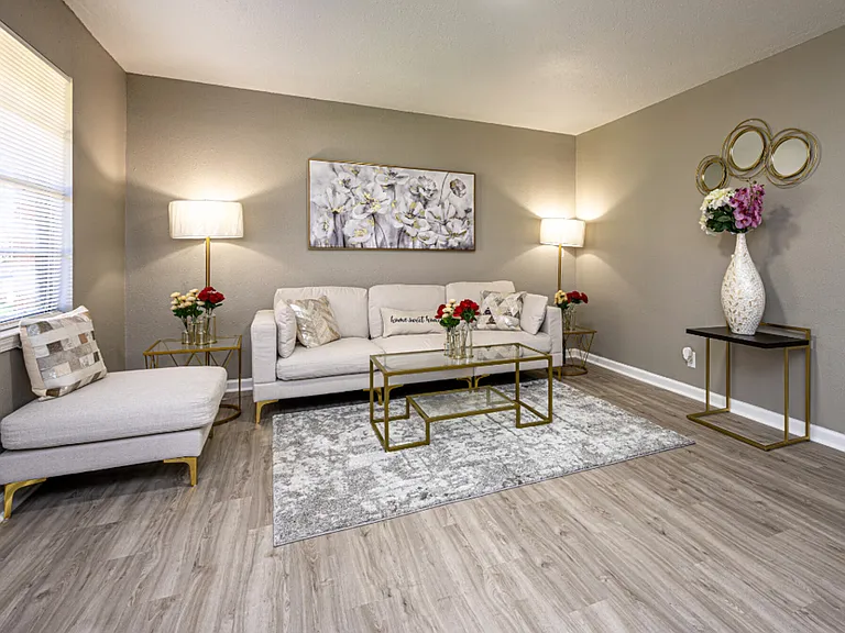 Bayou Apartments — Photo 9