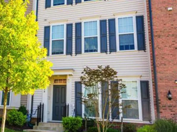 207 Almond Dr, Stafford, VA 22554