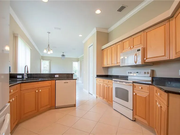 3327 Sandpiper Way — Photo 2