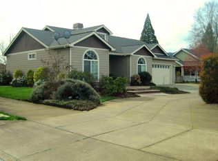 405 Silver Creek Dr, Central Point, OR
