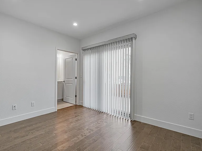 1010 Sinopia Ter — Photo 31