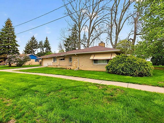 4th image of 636 Rustic Dr