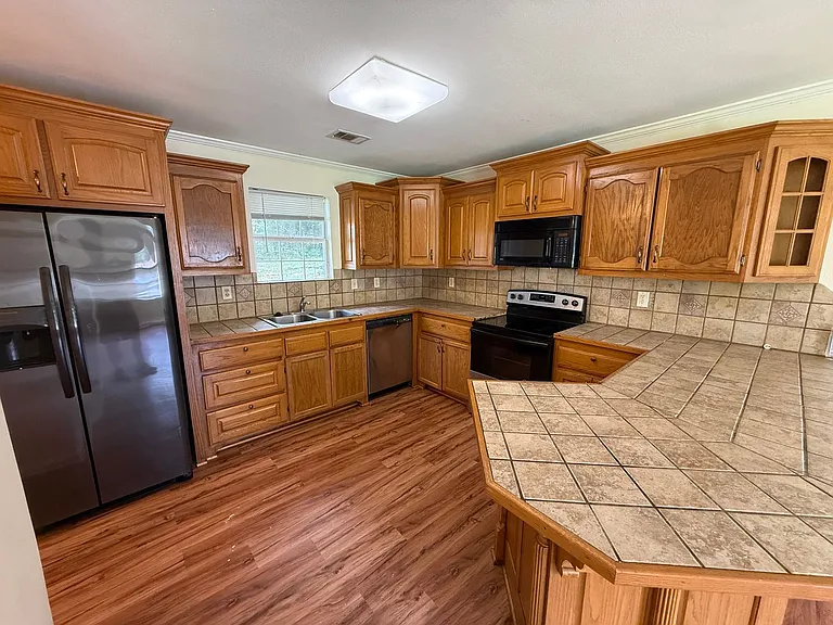 3913 Hobbs Dr — Photo 4