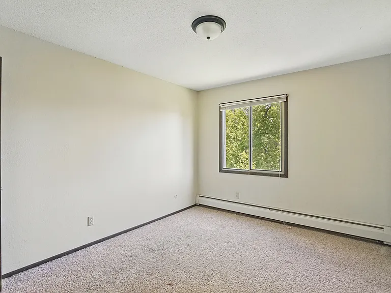 North Shore Apartments — Photo 15