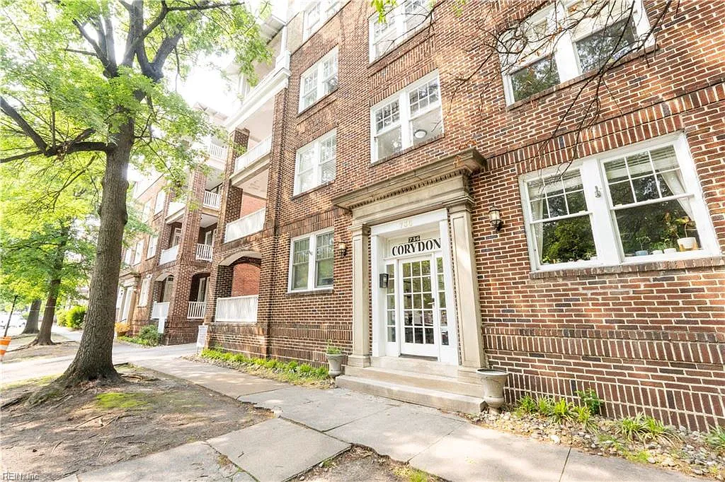 Building Photo - 736 W Princess Anne Rd #301