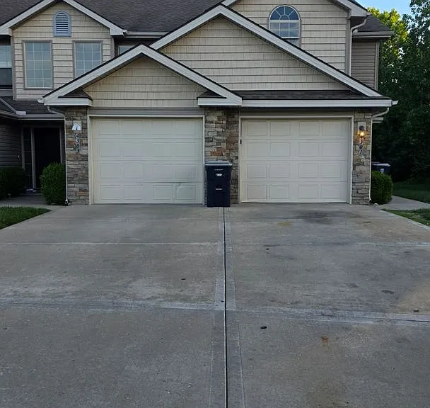 4301 NE 83rd St — Photo 3