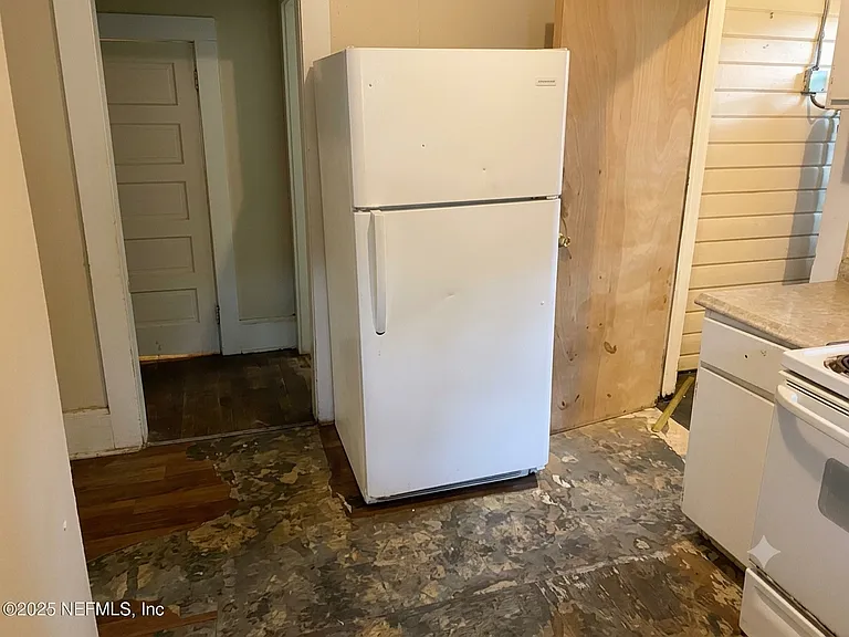 725 W 16th St — Photo 4
