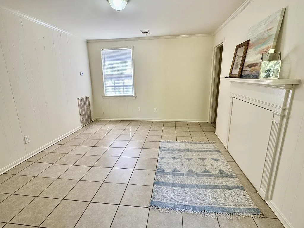 21 Meadowlawn Dr — Photo 3