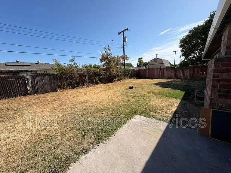 8583 Fairlawn Ct — Photo 3