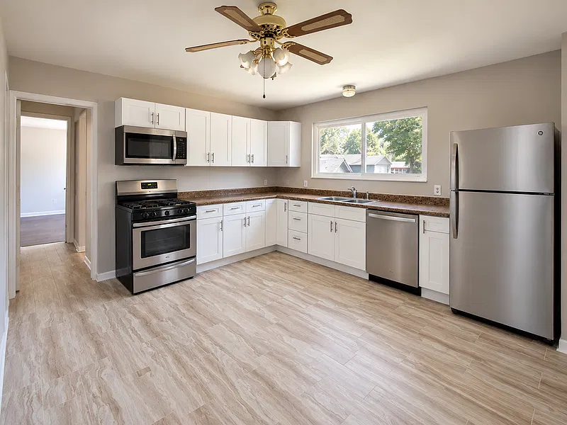 3 bed, 2.5 bath, 1660 sqft, $1,900 — Photo 2