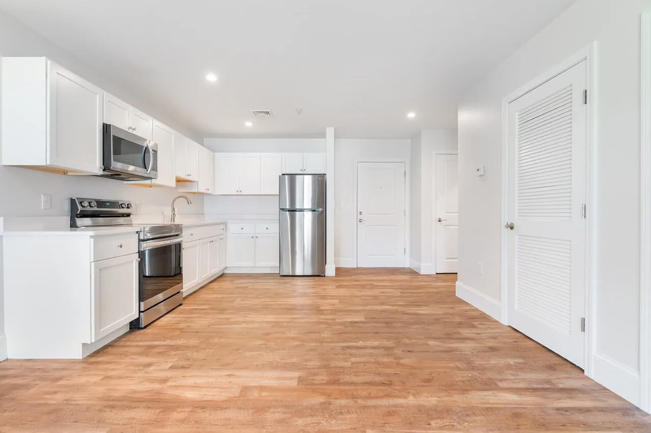 1 bed, 900 sqft, $2,300 — Photo 4