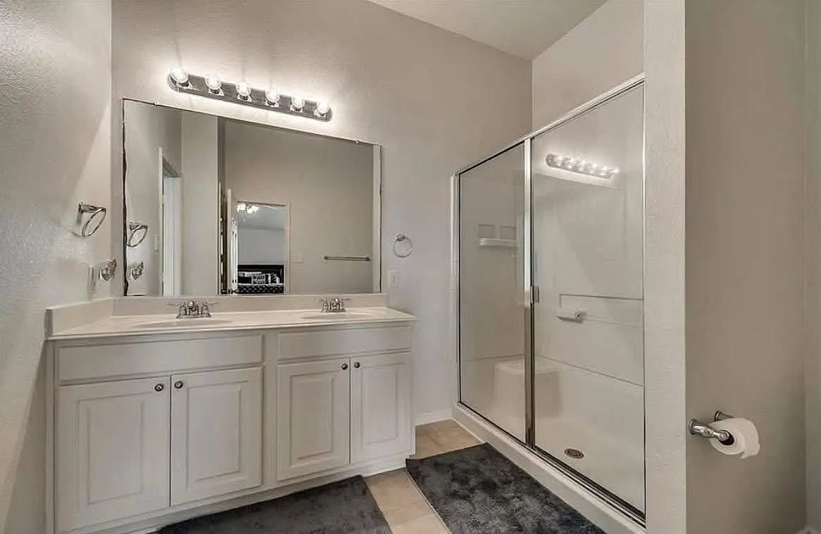 3 bed, 2349 sqft, $2,600 — Photo 3