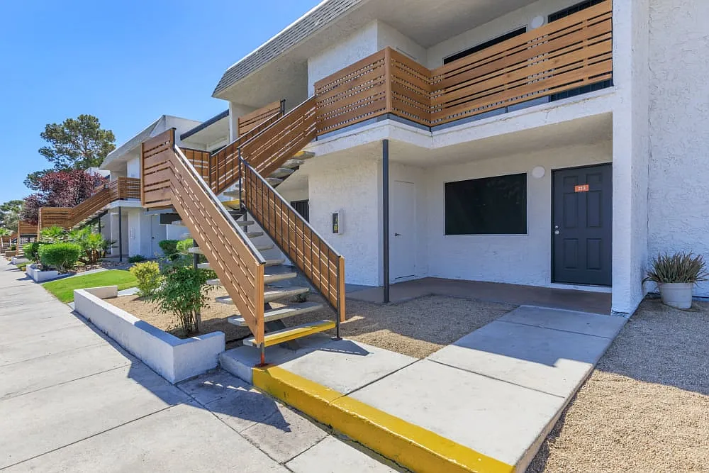 Zoom Apartments — Photo 1