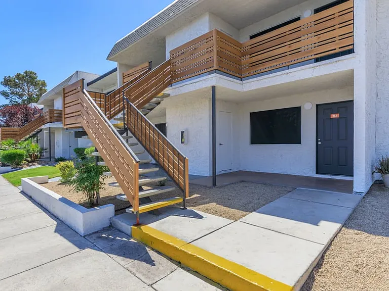 Zoom Apartments — Photo 1