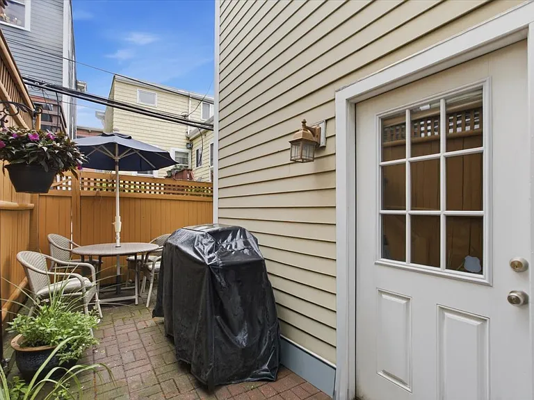 120 Elm St — Photo 24