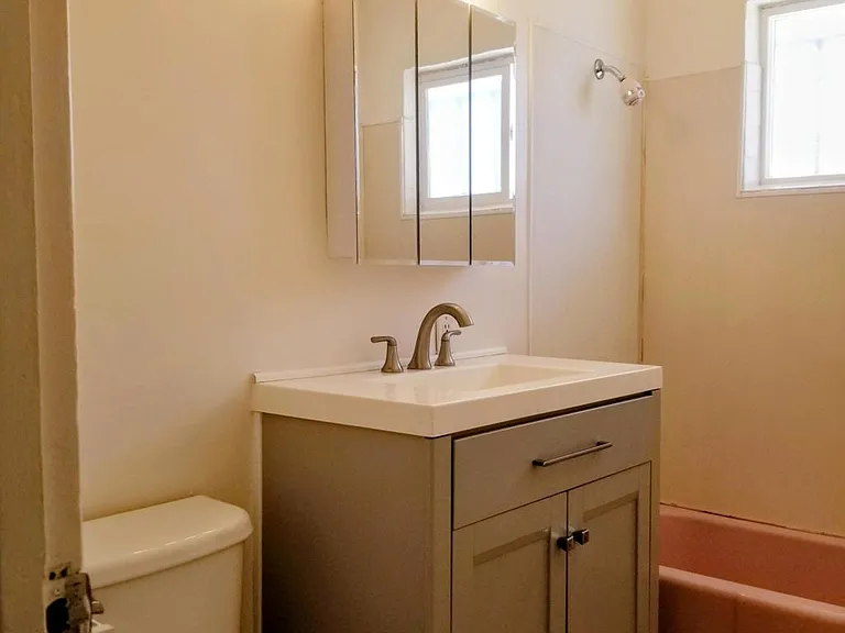 140 E Pearl St — Photo 11