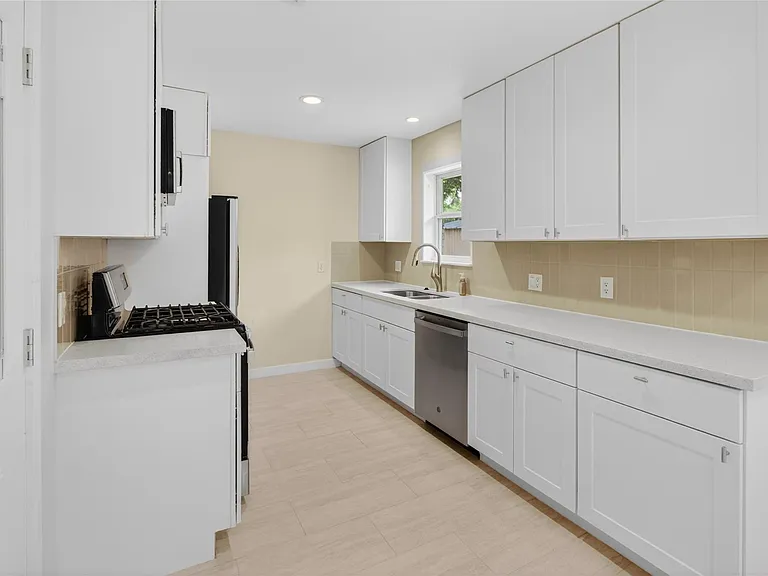 5502 Effingham Dr — Photo 12