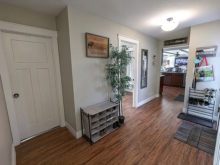1422 Tesla Dr — Photo 11