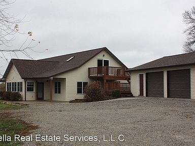 1017 S Clark St Pella Ia 50219 Zillow