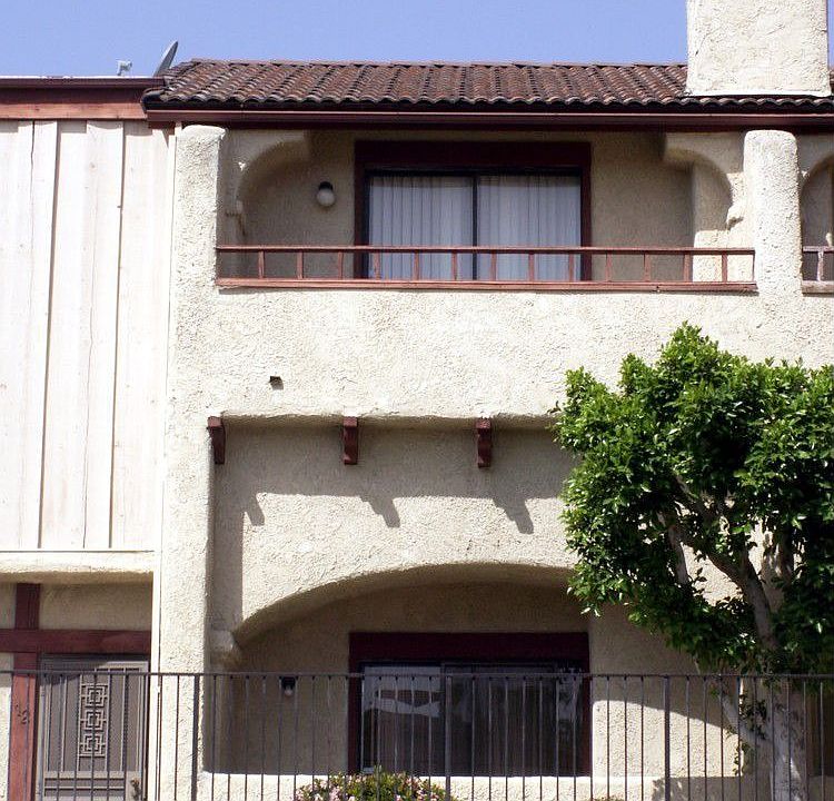 Front View, patio, balcony