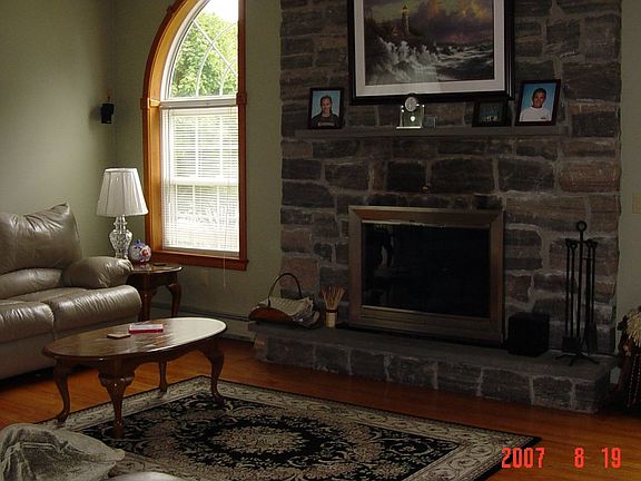 5th image of 27 Heritage Ln