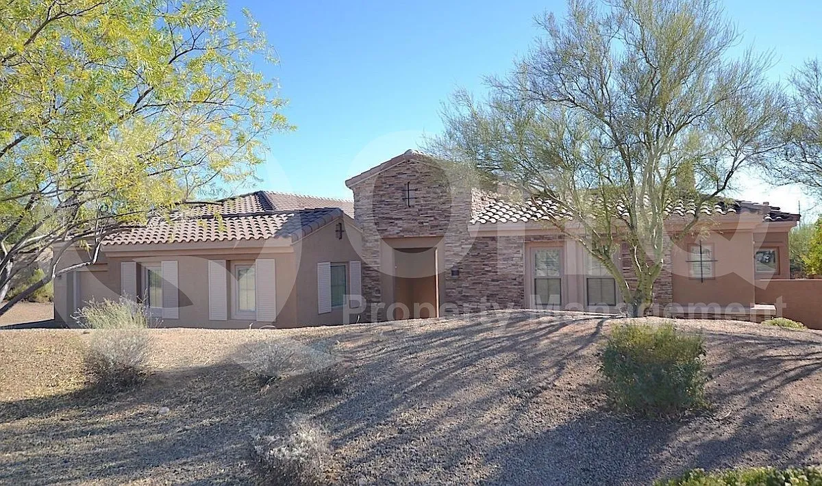 4 bed, 4.5 bath, 4400 sqft, $5,349 — Photo 3