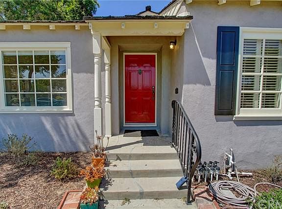 4th image of 3843 Gaviota Ave
