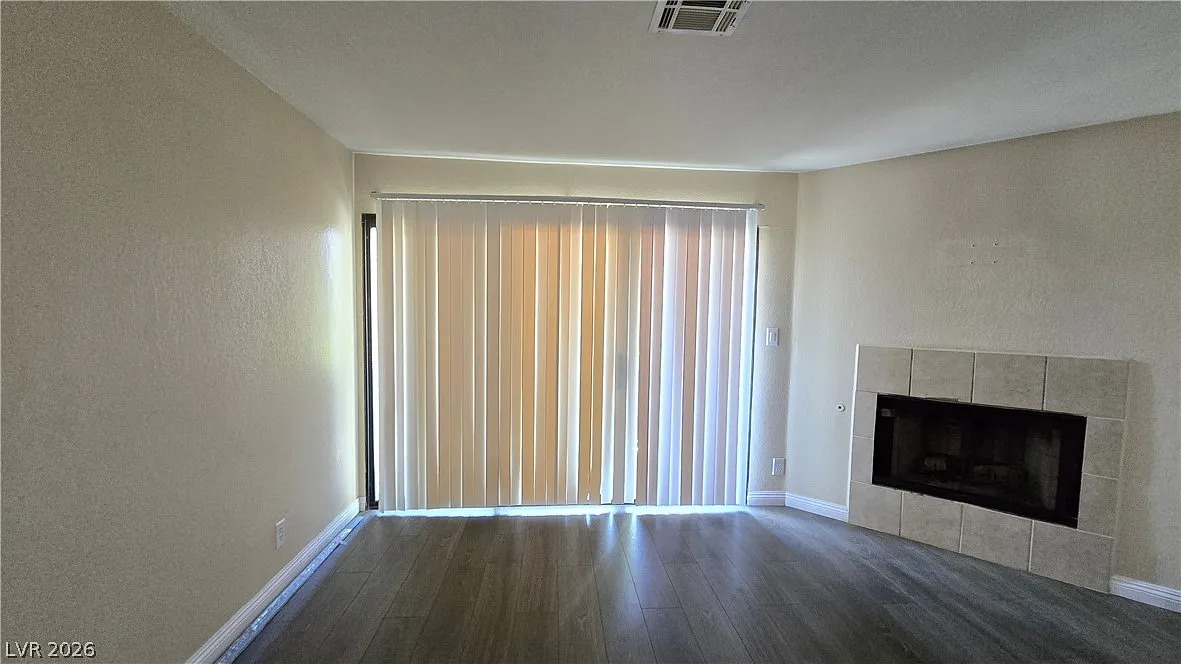 2 bed, 1.0 bath, 949 sqft, $1,295 — Photo 4