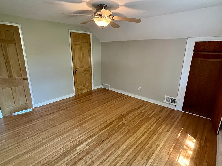 221 E Hughes St — Photo 18