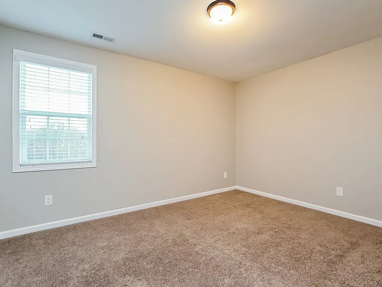 105 Sloan Dr — Photo 11