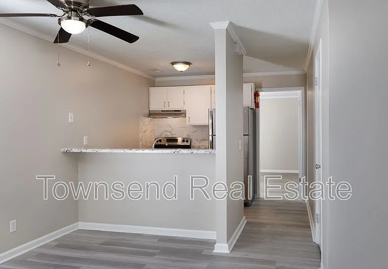 5849A Century Oaks Dr — Photo 2