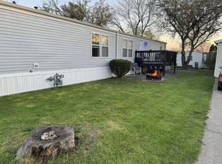 87 Robin Rd, Beecher, IL 60401