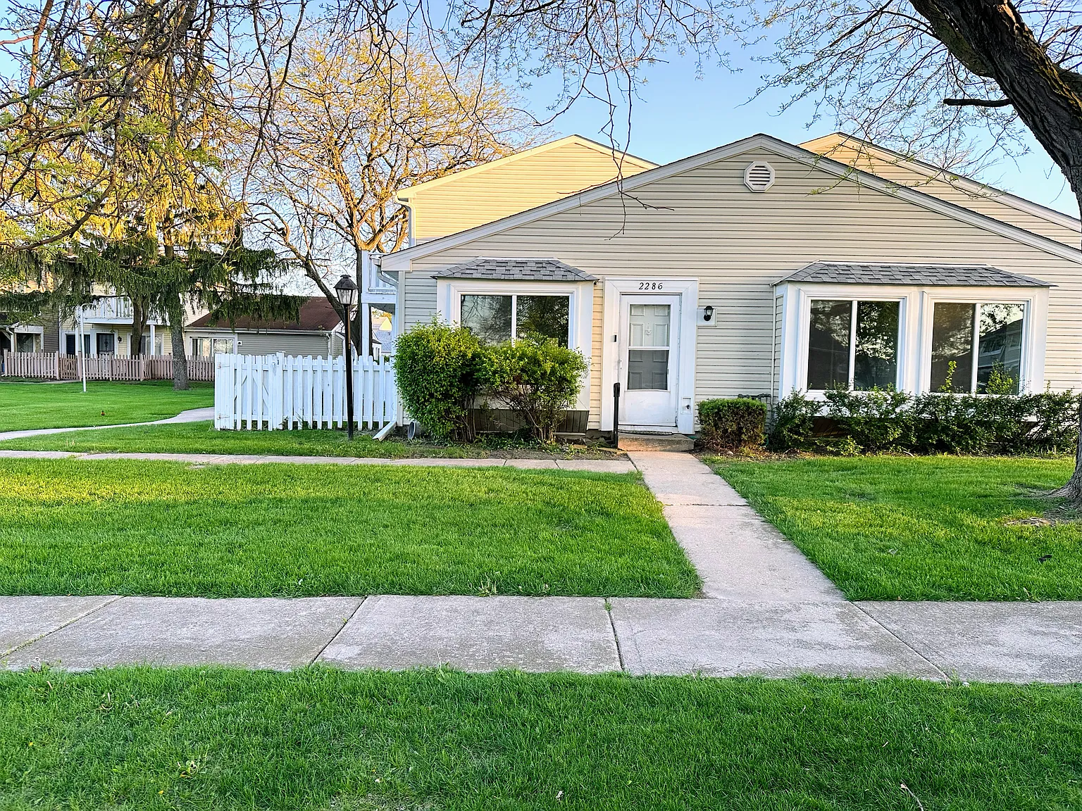 2286 Windsor Ln photo 1