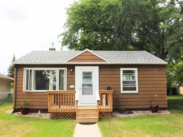 505 19th St NW, Minot, ND 58703