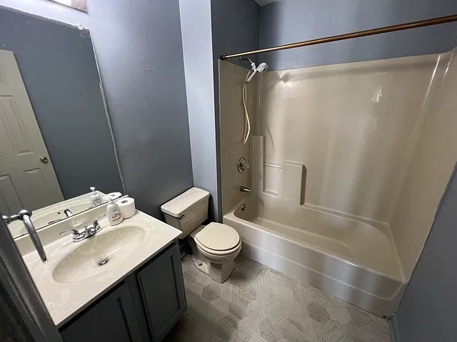 2119 Silverbrook Dr — Photo 11