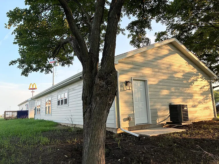 304 S Elm St — Photo 12