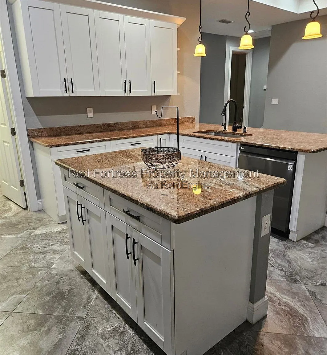 3 bed, 3.5 bath, 1752 sqft, $2,300 — Photo 3
