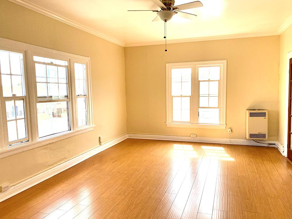 Top floor corner studio - main room