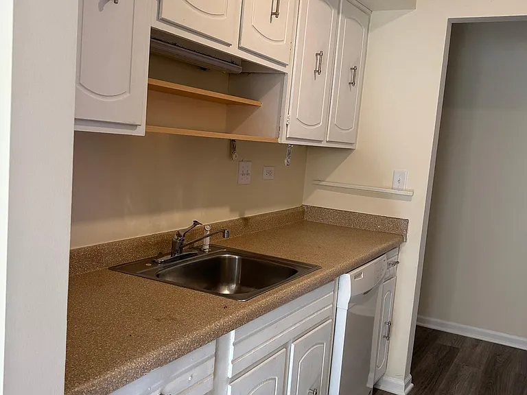2216 Country Club Dr — Photo 1