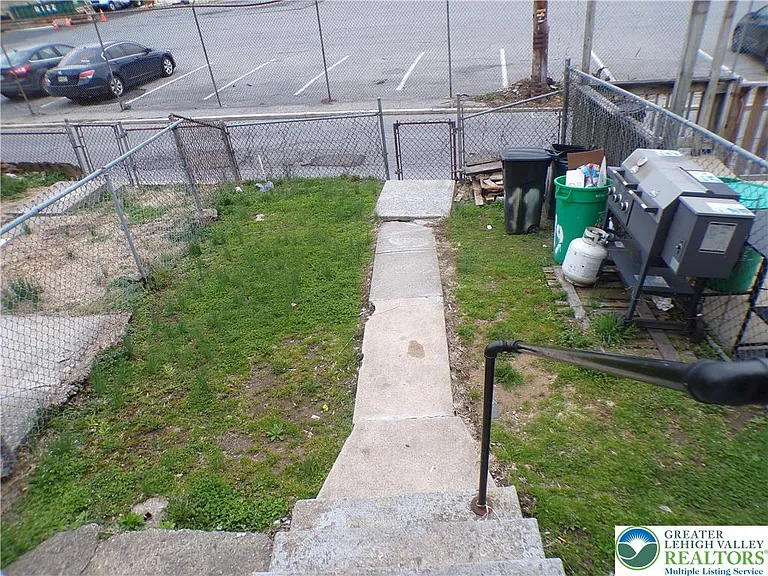 111 Ridge Ave — Photo 16