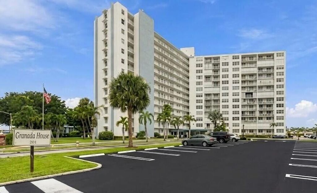 201 N Ocean Boulevard #604, photo 2