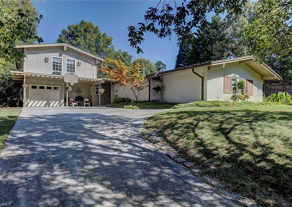 1st image of 904 Parkwood Cir