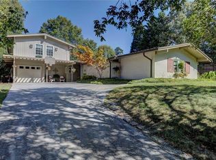 904 Parkwood Cir, High Point, NC 27262