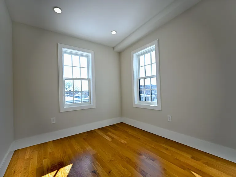 18D Winchester St #3D — Photo 4