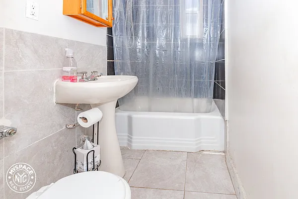 Rented by MySpaceNYC | media 8